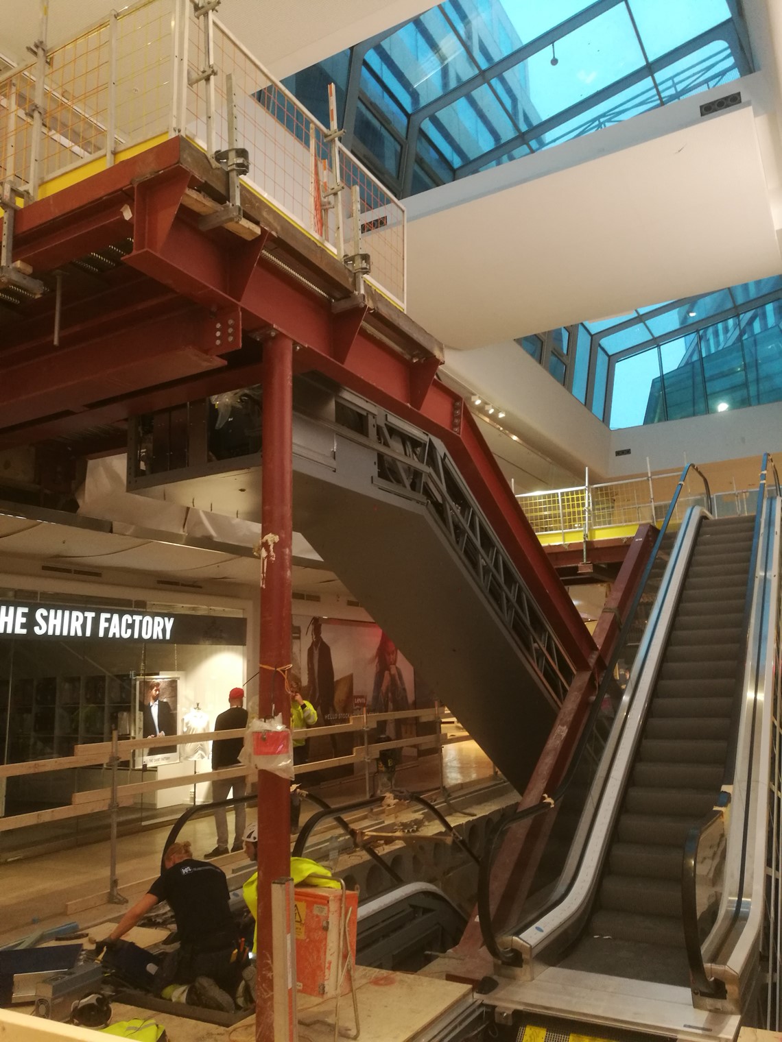 Smidestrappor i galleria i Stockholm