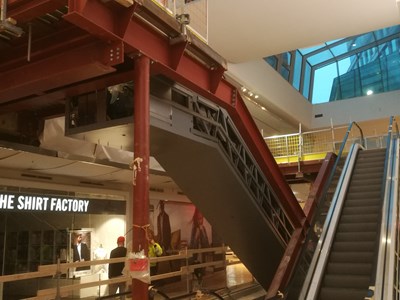 Smidestrappor i galleria i Stockholm